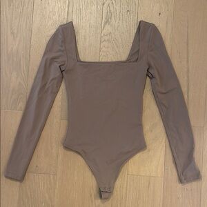 Aritizia Mauve Long Sleeve Bodysuit